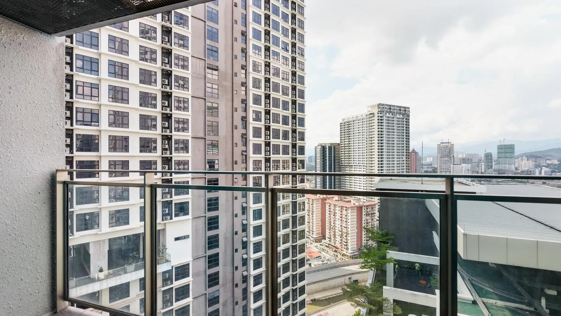 Summer Suites Klcc Apartments By Soulasia Kuala Lumpur Malaysia