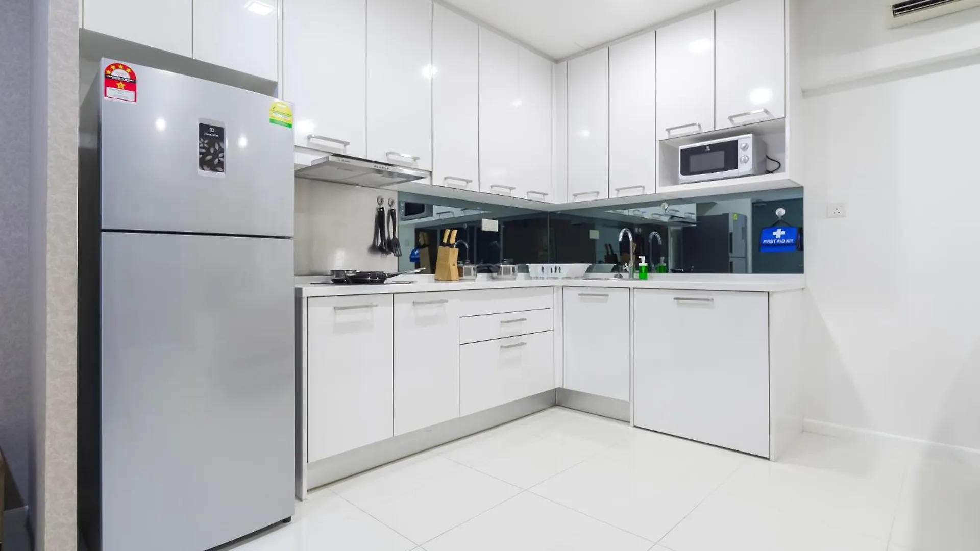 Summer Suites Klcc Apartments By Soulasia Kuala Lumpur
